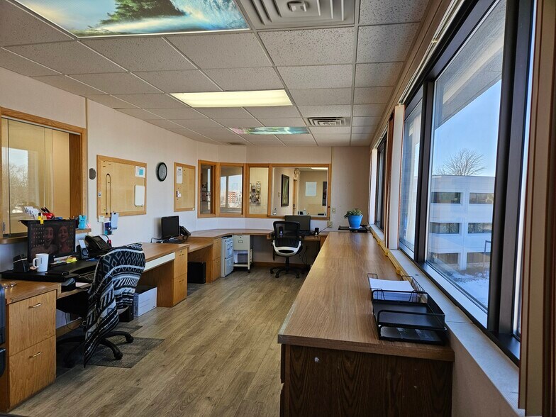 More Photos Of 4705 Towne Centre, Saginaw Office For Sale