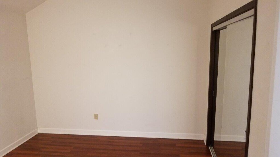 More Photos Of 100 Turnbridge Dr, Swansea Specialty For Sale