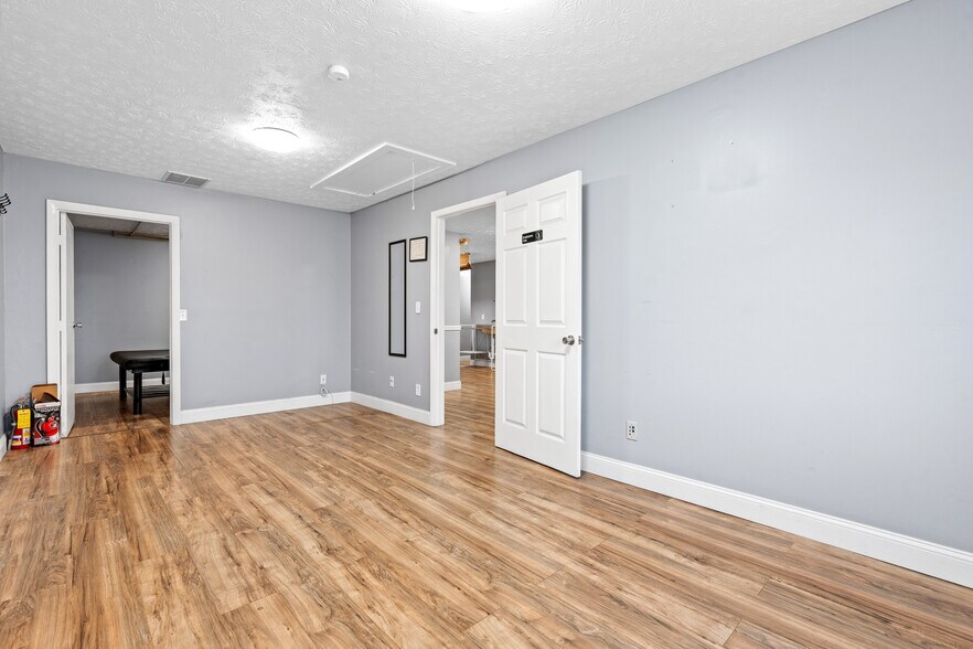 More Photos Of 2179 Miamisburg Centerville Rd, Dayton Office For Sale