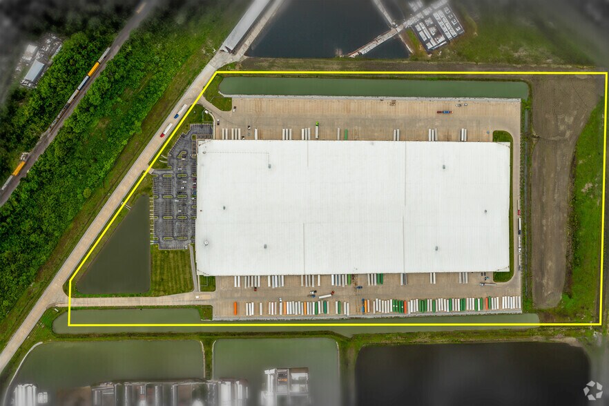 More Photos Of 3919 Lakeview Corporate Dr, Edwardsville Distribution For Lease