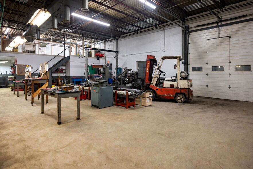 More Photos Of 170 Bennington Dr, Rochester Manufacturing For Lease