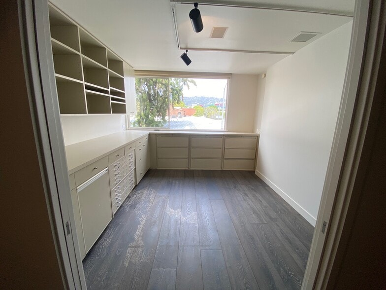 More Photos Of 101-109 S Robertson Blvd, Los Angeles Loft Creative Space For Lease