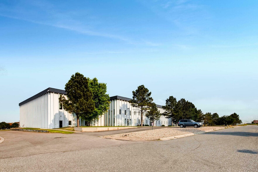 More Photos Of 13760 E Arapahoe Rd, Englewood Research And Development For Lease