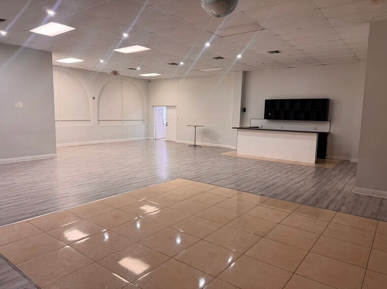 More Photos Of 4640 Palm Ave, Hialeah Unknown For Lease