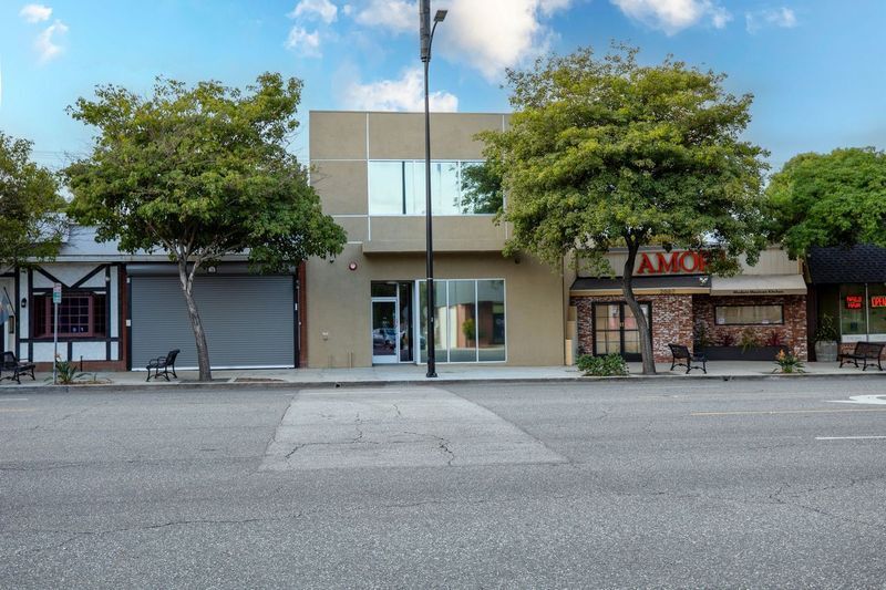 Primary Photo Of 2009 W Burbank Blvd, Burbank Storefront Retail Office For Lease