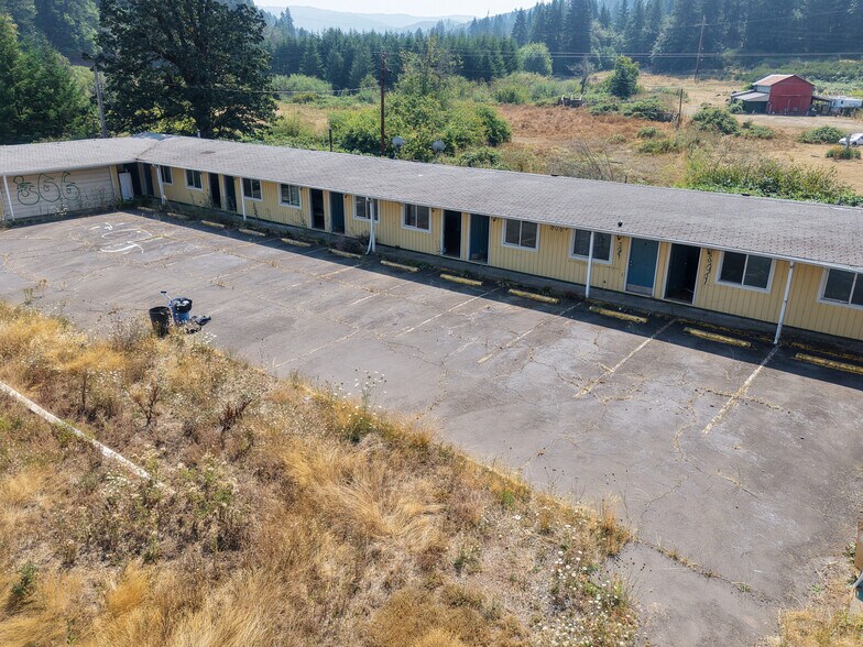 More Photos Of 455 Bear Creek Rd, Cottage Grove Hotel For Sale