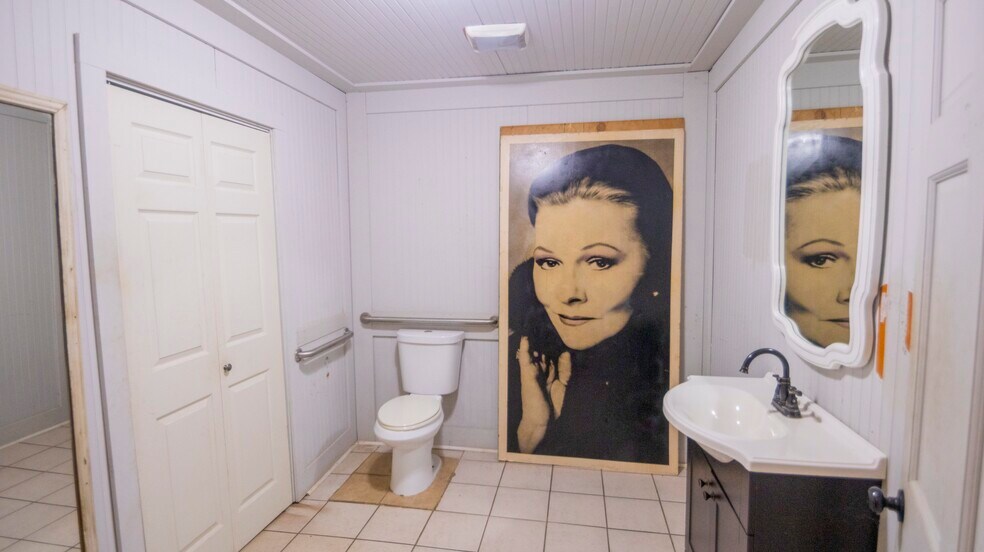 More Photos Of 20 Spring Rd, Molena Storefront For Sale