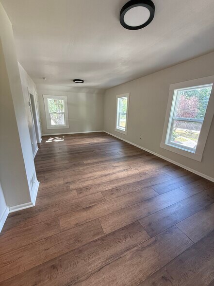 More Photos Of 28205 Hwy 3 NE, Poulsbo Office For Lease