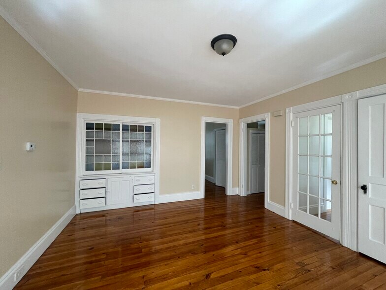 6493 Main St, Trumbull, CT 06611 Apartments For Sale