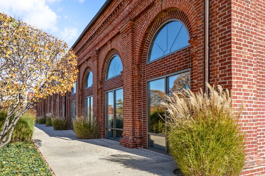 More Photos Of 153-381 Quartermaster Station, Jeffersonville Unknown For Lease