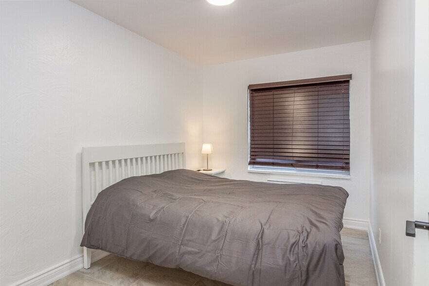 More Photos Of 2709 Lake Shore Dr, Toronto Apartments For Sale