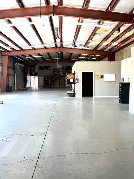 More Photos Of 777 Wesley Ave, Tarpon Springs Warehouse For Lease