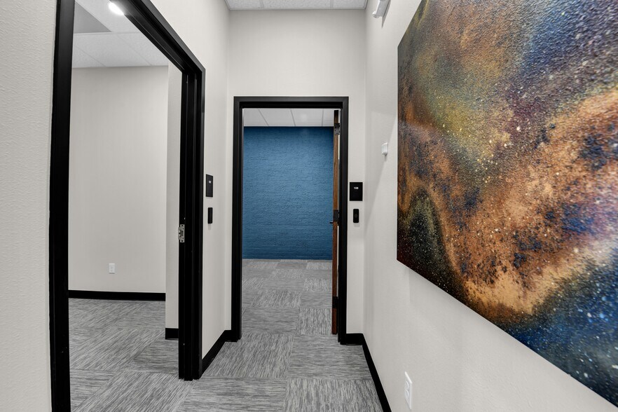 More Photos Of 203 N Main St, Weatherford Storefront Retail Office For Lease