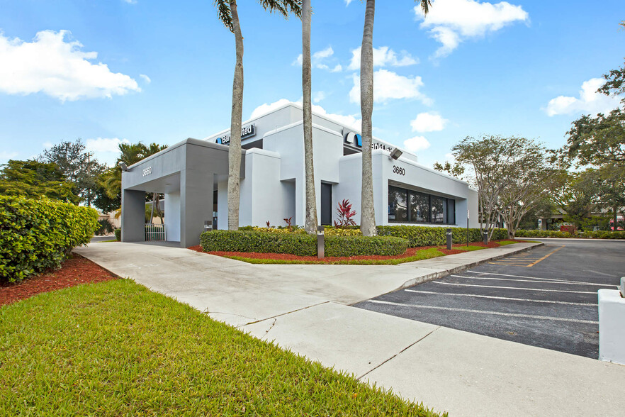 Primary Photo Of 3660 NW 31 Street, Lauderdale Lakes Bank For Lease