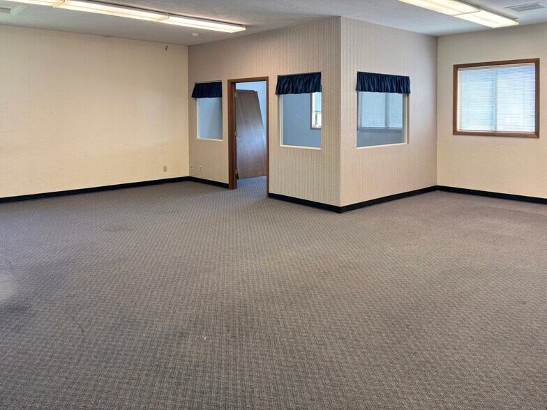 More Photos Of 531 Vandalia St, Collinsville Office For Sale