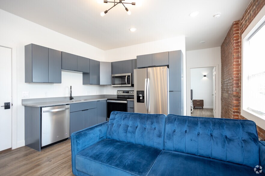 More Photos Of 595 E Broad St, Columbus Apartments For Sale