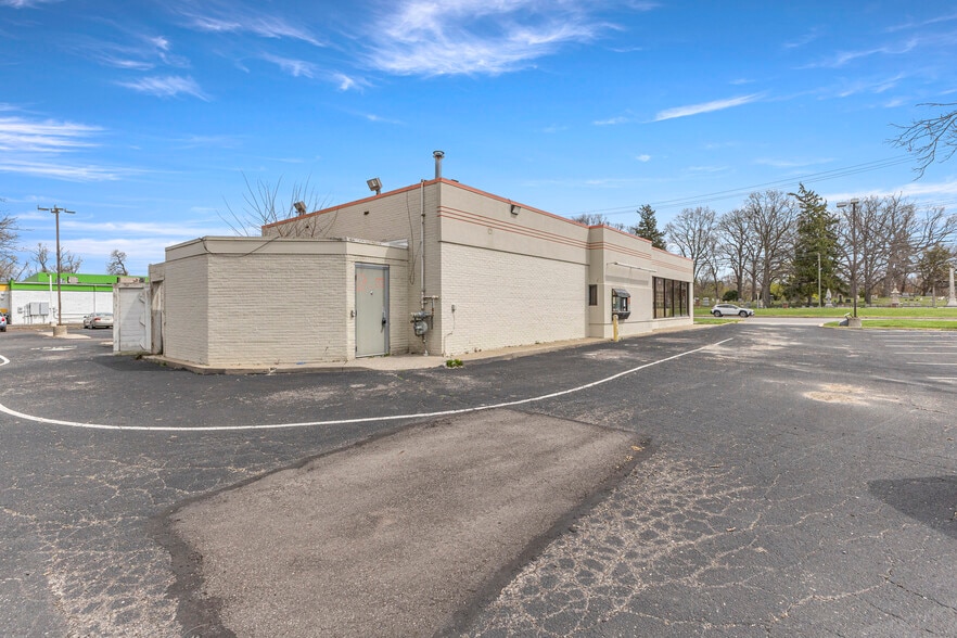 More Photos Of 15839 Telegraph Rd, Redford Township Fast Food For Lease