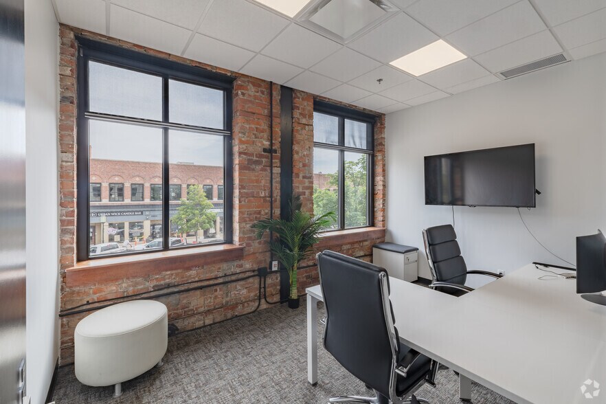 More Photos Of 101-167 N Old Woodward Ave, Birmingham Office For Lease
