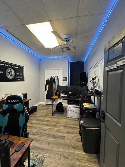 More Photos Of 8 N Broadway, Pitman Medical For Lease
