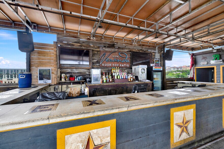 More Photos Of 139 E Hopkins St, San Marcos Bar For Sale
