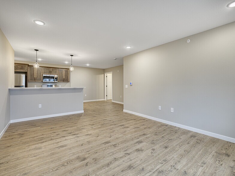 More Photos Of 102 Ridge Rd, Osceola Apartments For Sale
