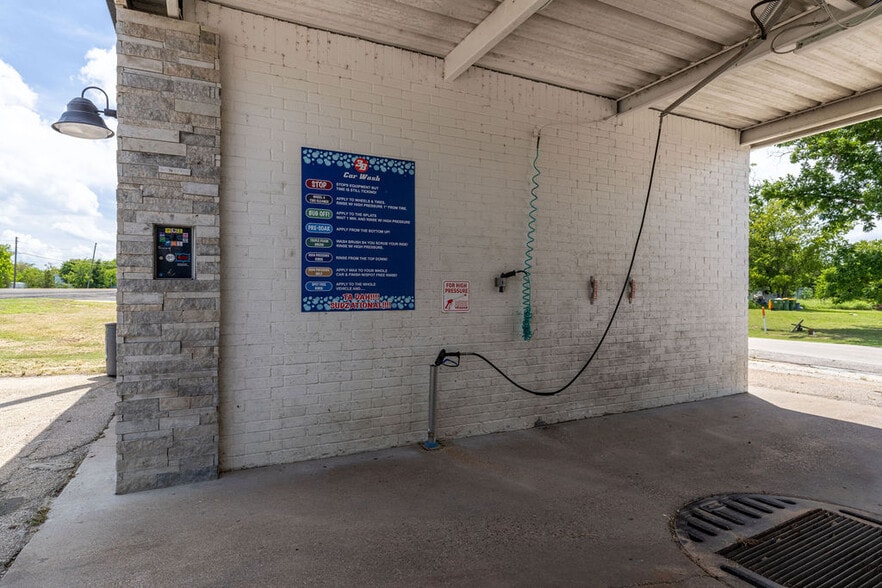 More Photos Of 617 N Ellis St, Groesbeck Carwash For Sale