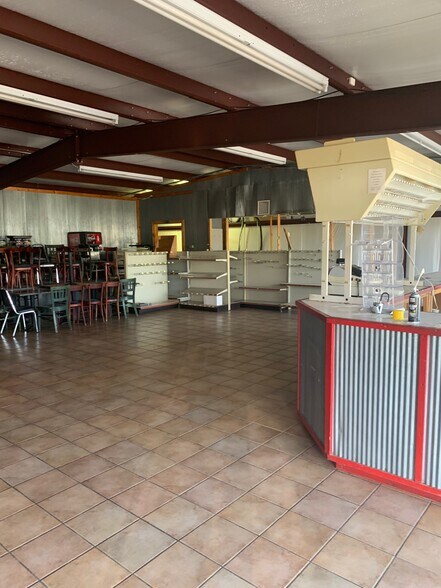 More Photos Of 16508 Hwy 65 S, Damascus Service Station For Sale