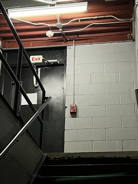 More Photos Of 183 S Broadway, Hicksville Office For Lease