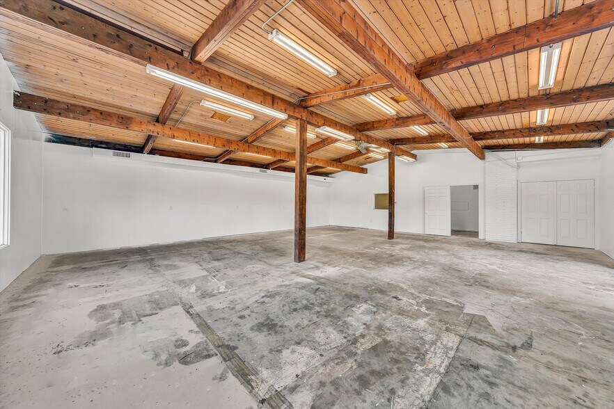 More Photos Of 3664 Colonial Ave, Cave Spring General Retail For Lease