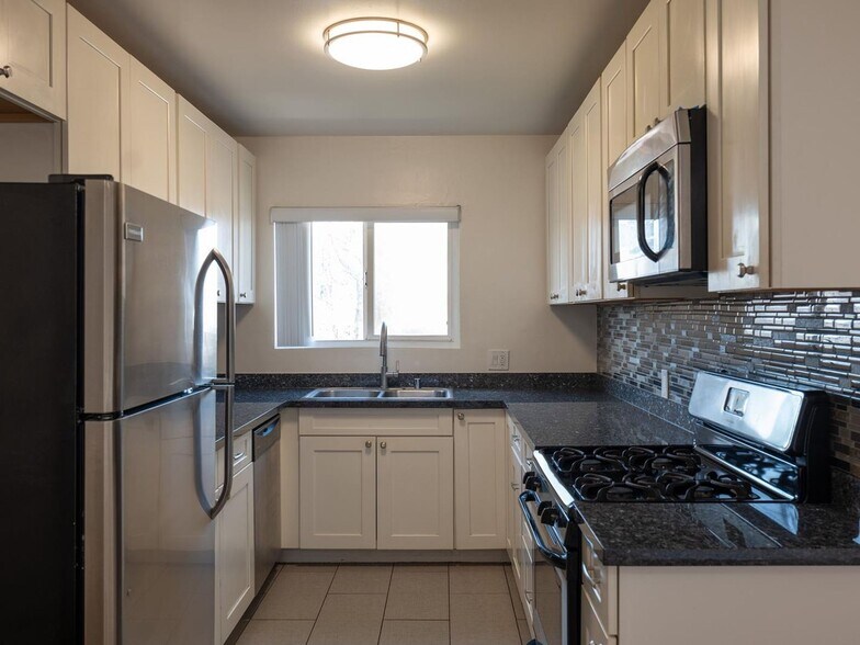 More Photos Of 14857 Hartsook St, Sherman Oaks Apartments For Sale