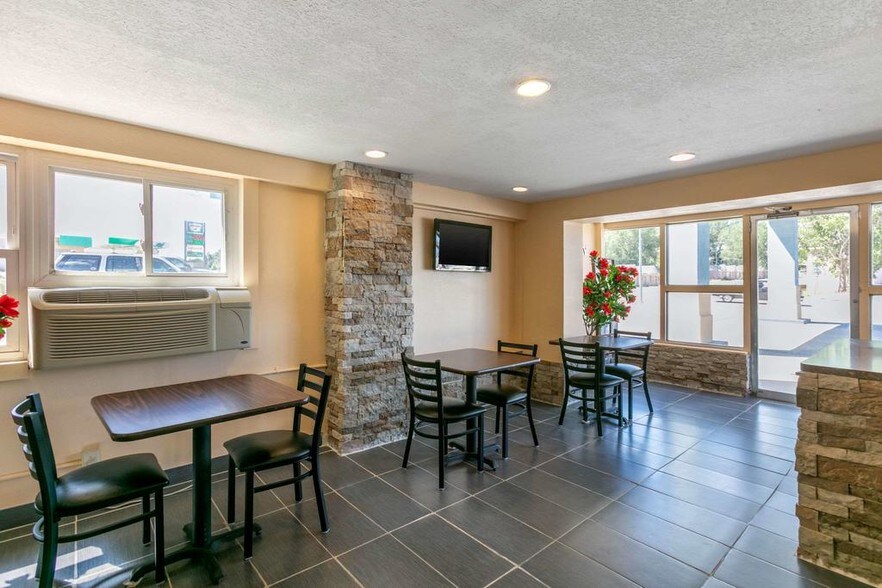 More Photos Of 1500 W Spruce St, Rawlins Hotel For Sale