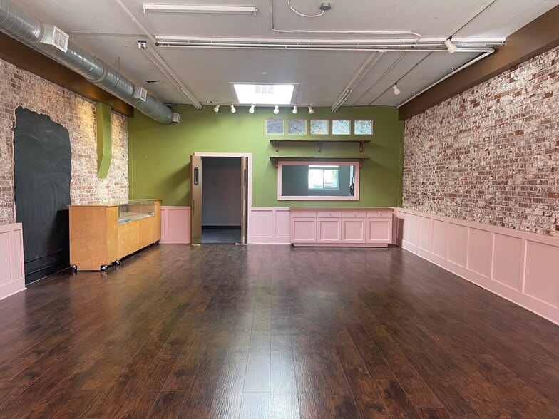 More Photos Of 5392 Peachtree Rd, Chamblee Storefront For Lease