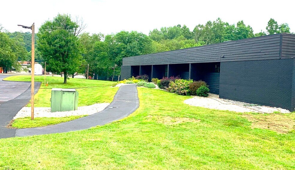 More Photos Of 613 New Britain Ave, Farmington Office For Lease