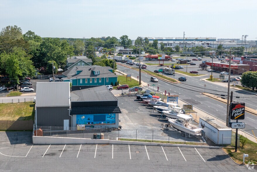 More Photos Of 2010 Eastern Blvd, Middle River Showroom For Sale