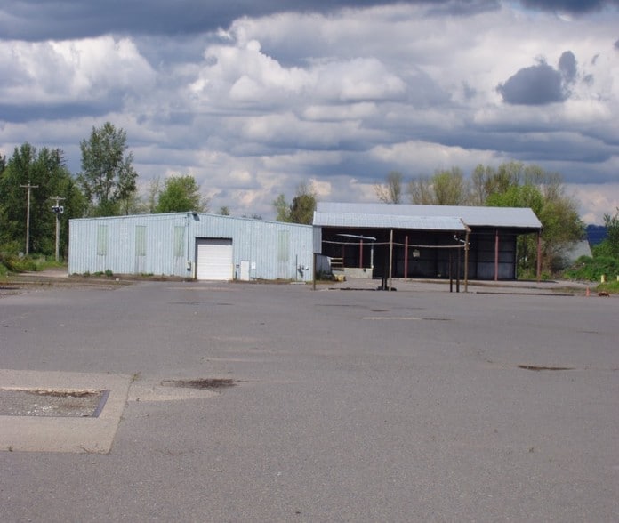 More Photos Of 535 W Main St, Molalla Warehouse For Lease