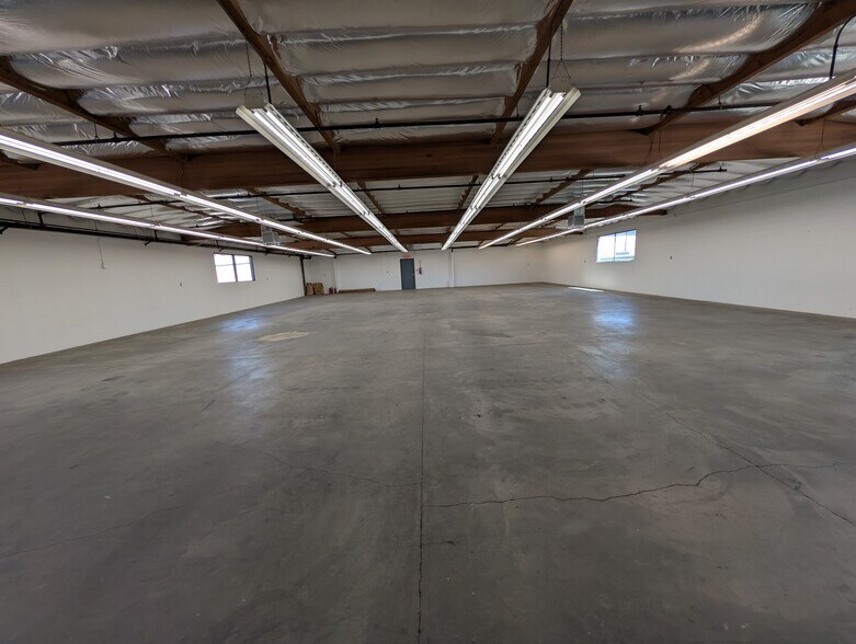 More Photos Of 1835 Dana St, Glendale Distribution For Lease
