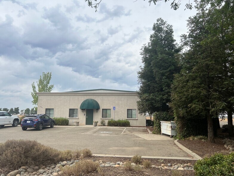 More Photos Of 127 Heron Way, Merced Warehouse For Sale