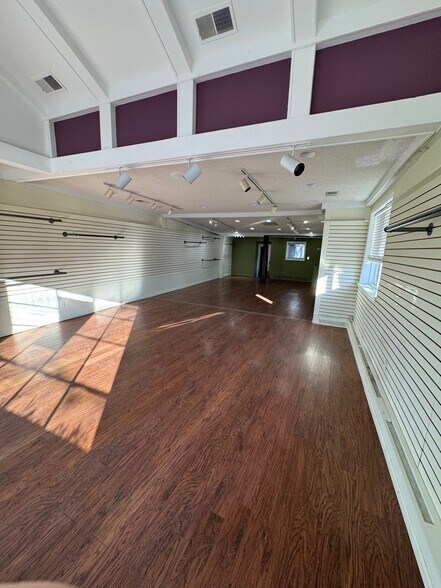 More Photos Of 32716-32744 Franklin Rd, Franklin General Retail For Sale