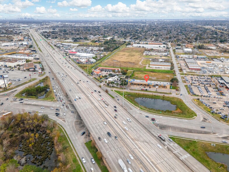 More Photos Of 11657 Gulf Fwy, Houston Unknown For Lease