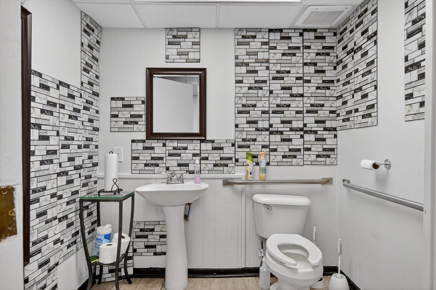 More Photos Of 7045 Cooley Lake Rd, West Bloomfield Freestanding For Sale