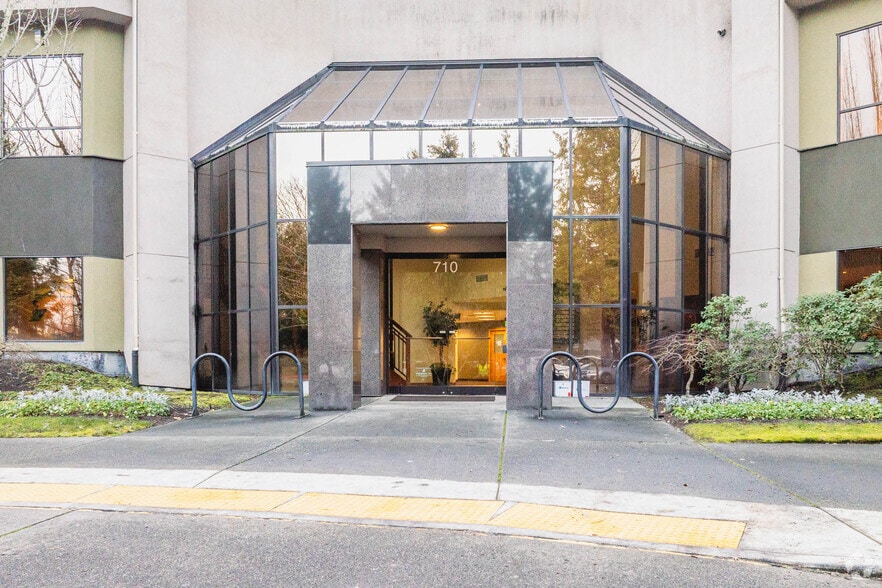 More Photos Of 710 NW Juniper St, Issaquah Office For Lease