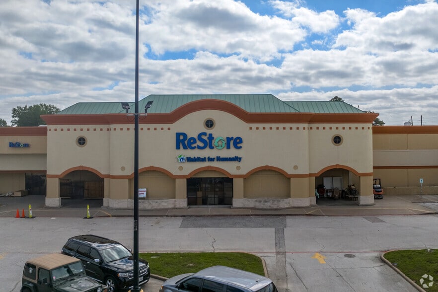 More Photos Of 13300-13384 Jones, Houston Unknown For Lease