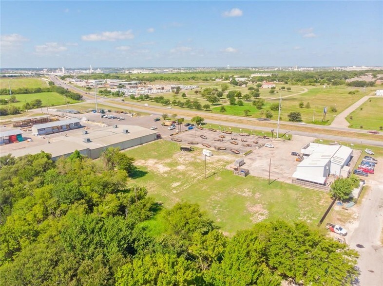 More Photos Of 3218 N Main St, Cleburne Auto Dealership For Lease