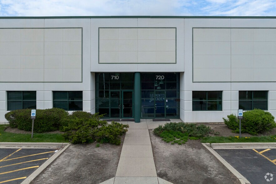 More Photos Of 700-740 Corporate Woods Pky, Vernon Hills Distribution For Lease