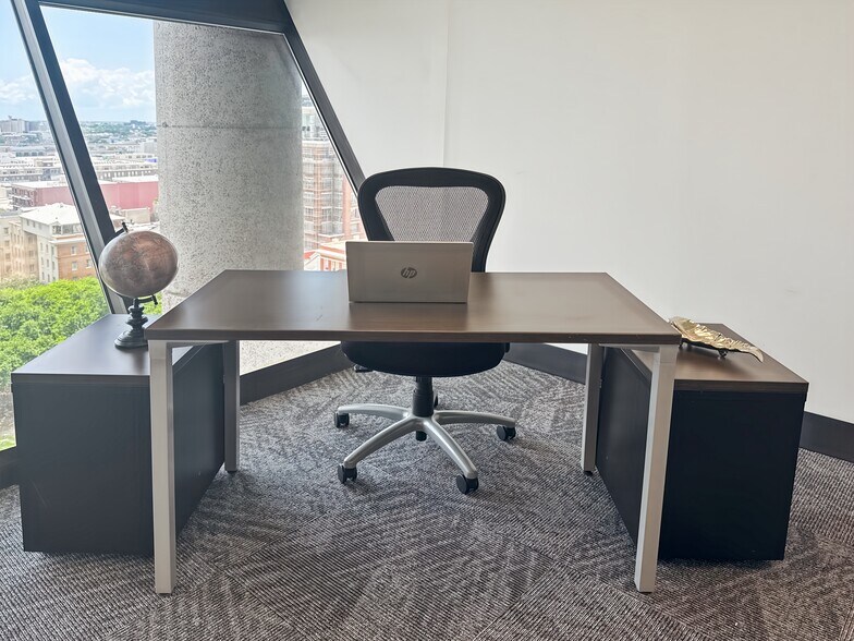 More Photos Of 650 Poydras St, New Orleans Coworking Space