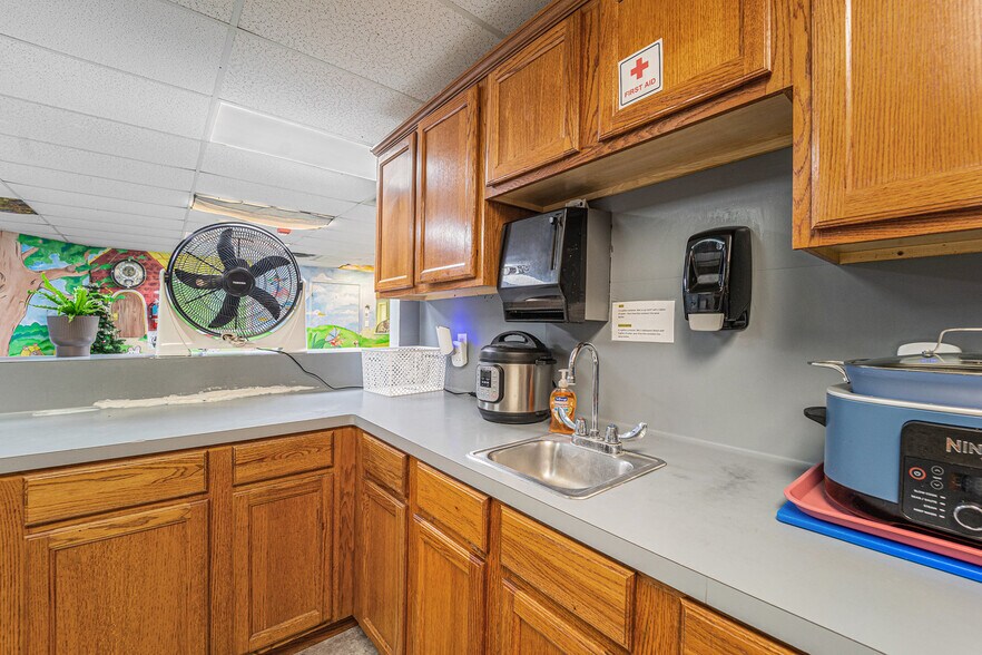 More Photos Of 3421 E Walnut St, Pearland Daycare Center For Sale