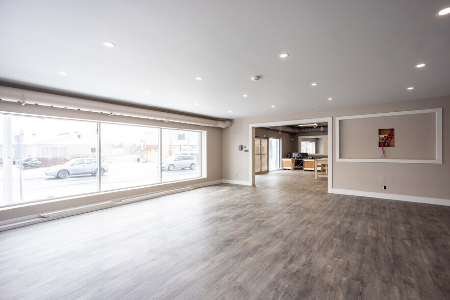 More Photos Of 1027 Notre Dame St, Embrun Storefront Retail Office For Sale