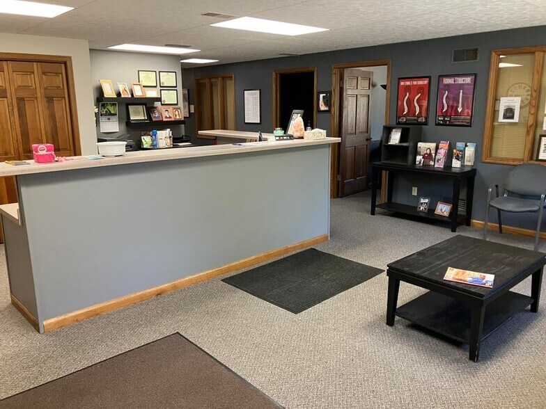 More Photos Of 1305 Chestnut St, West Bend Medical For Lease