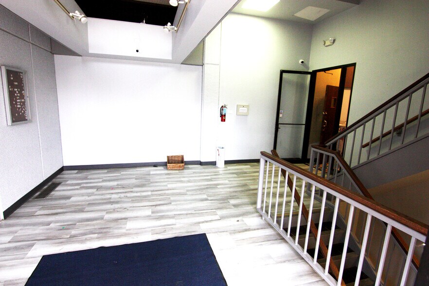 More Photos Of 1300 Irving Park Rd, Streamwood General Retail For Sale