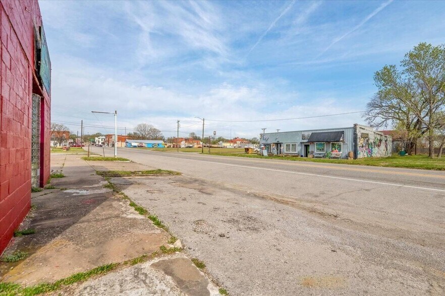 More Photos Of 312 E Cherokee Ave, Nowata Freestanding For Sale
